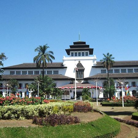 Bantal Guling Alun Alun Bandung Exterior foto